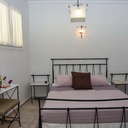 Porto Manolis Guest house
